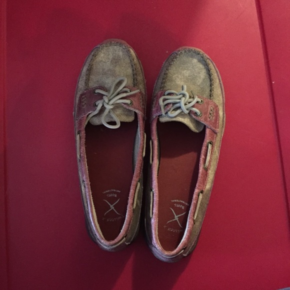 Shoes - Picture 1 of 2